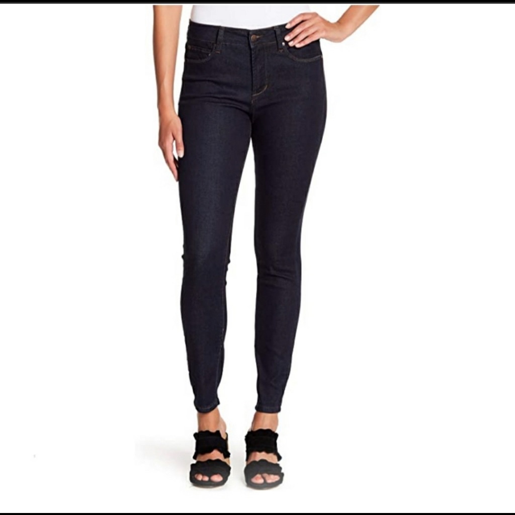 Tahari Kelly Skinny Jeans Brand New With Tags